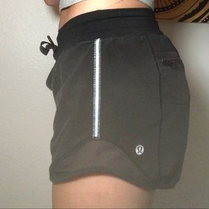 Lulu lemon black shorty Hot shorts